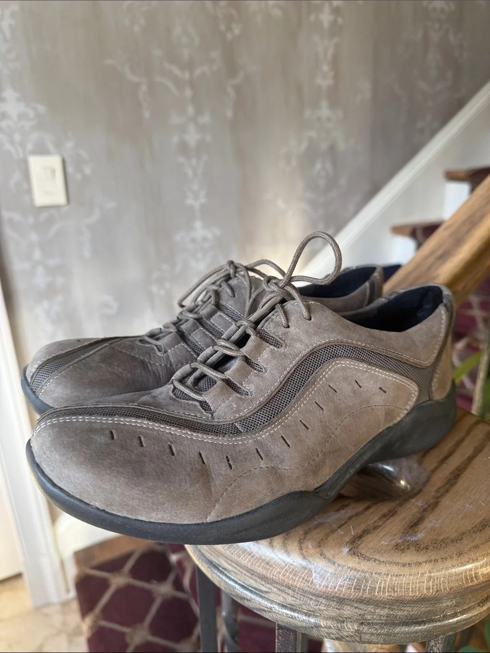CLARKS WAVE WALK ladies walking shoe size 7 1/2 NWOT